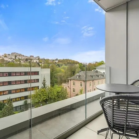 Luxury 2br, Free Parking, Balcony Apartment