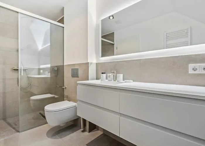 Luxury 2br, Free Parking, Balcony Apartamento