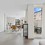 Luxury 2br, Free Parking, Balcony *