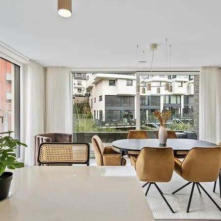 Apartment Luxury 2br, Free Parking, Balcony *