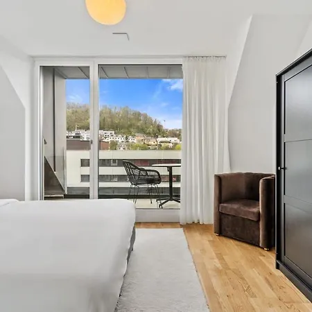 Luxury 2br, Free Parking, Balcony *