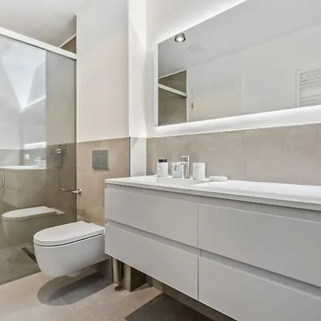 Luxury 2br, Free Parking, Balcony 아파트