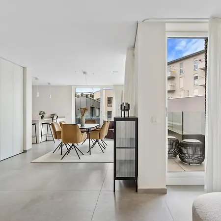 Luxury 2br, Free Parking, Balcony *