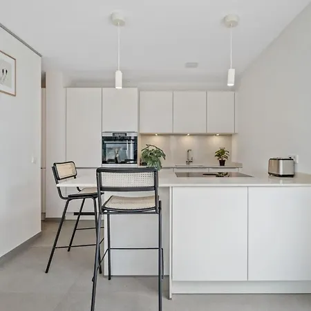 Luxury 2br, Free Parking, Balcony