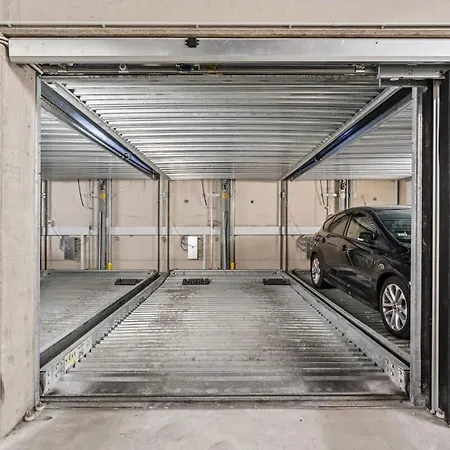 Luxury 2br, Free Parking, Balcony Lejlighed *