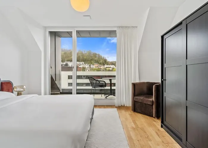 Luxury 2br, Free Parking, Balcony *