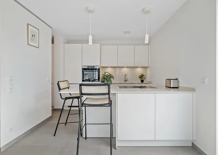 Luxury 2br, Free Parking, Balcony